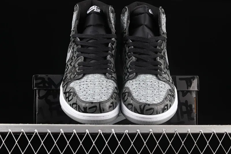 All categories Air Jordan Jordan series basketball shoes Air Jordan 1 High Air Jordan 1 High OG "Rebellionaire" AJ1 Joe 1 black and gray banned "Rebelionaire" high-top basketball shoes 555088-036